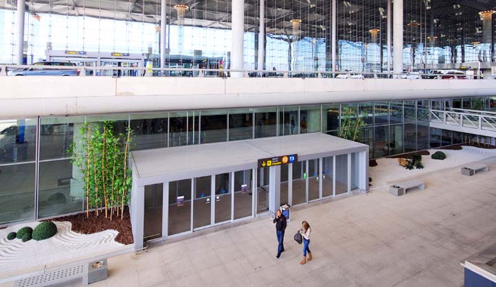 Llegadas al aeropuerto de Málaga - Crédito: Caron Badkin / Shutterstock.com