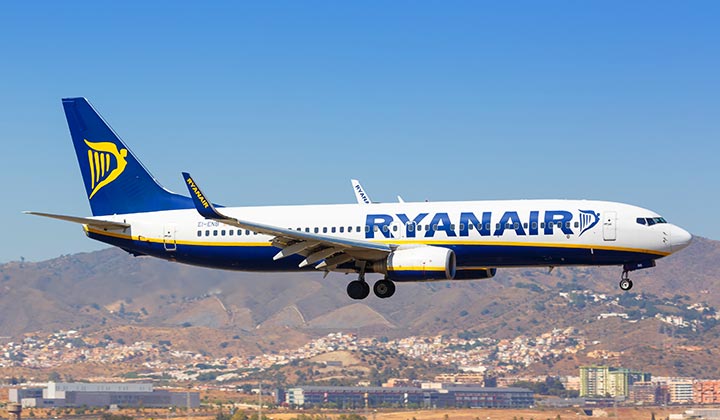 Málaga airport airlines index - Ryanair flight, credit: Markus Mainka / Shutterstock.com